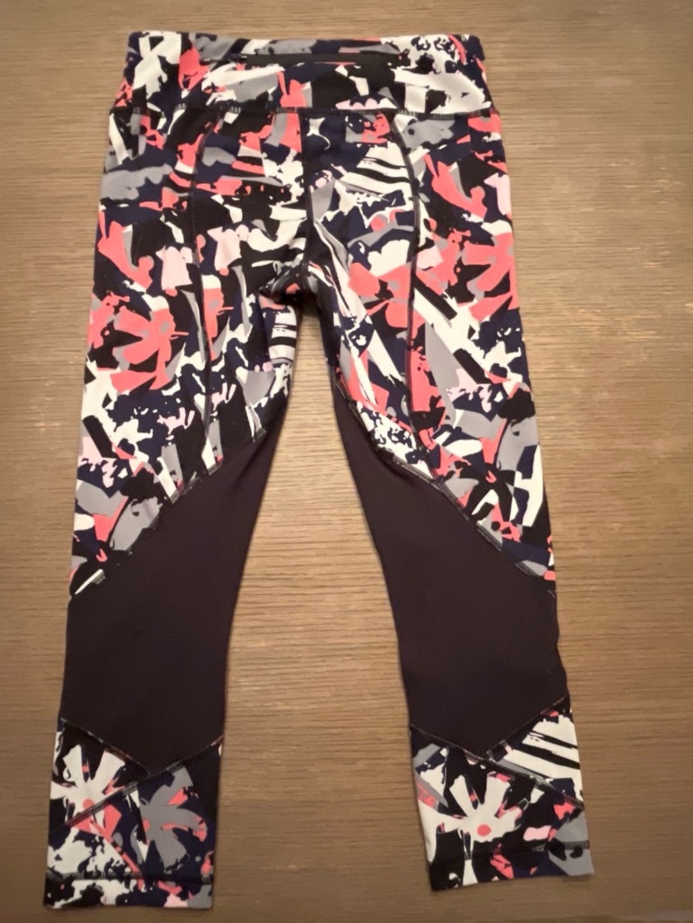 Lululemon Pace Rival Crop Book Juice. Size 6
